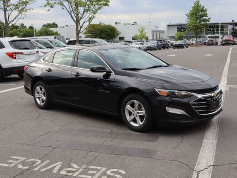 Used 2024 Chevrolet Malibu LS FWD image 2