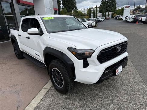 Certified 2024 Toyota Tacoma TRD Off-Road w/ TRD Off Road Upgrade Package AWD/4WD image 10
