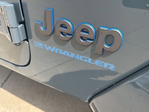 Used 2025 Jeep Wrangler Unlimited Sahara w/ Safety Group AWD/4WD image 3