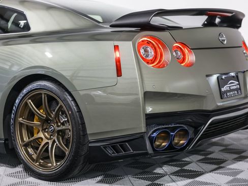 Used 2021 Nissan GT-R Premium image 18