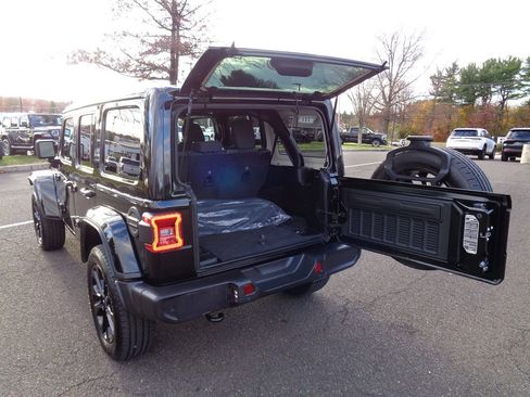 Certified 2025 Jeep Wrangler Unlimited Sahara w/ Safety Group image 19