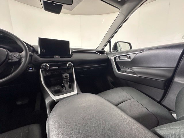 Used 2024 Toyota RAV4 XLE AWD/4WD image 22