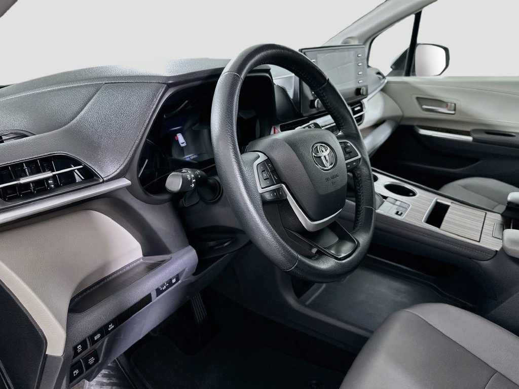 Certified 2022 Toyota Sienna XLE w/ XLE Plus Package AWD/4WD image 9