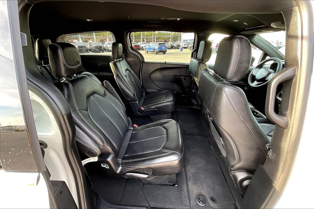 Used 2026 Chrysler Pacifica Select FWD image 24