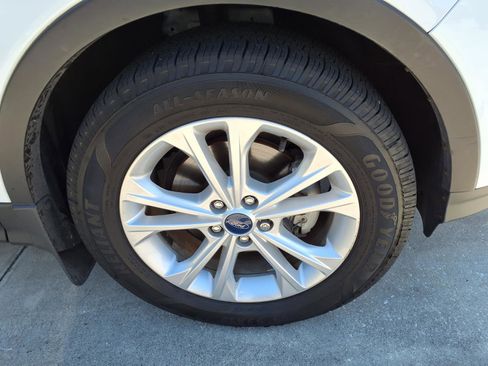 Used 2018 Ford Escape SE FWD image 4