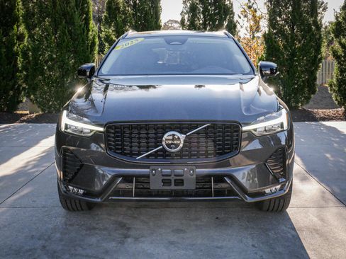 Used 2025 Volvo XC60 B5 Plus image 3