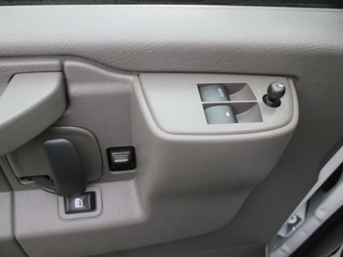 Used 2025 Chevrolet Express 3500 LS RWD image 11