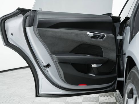 Used 2022 Audi e-tron GT Prestige image 18
