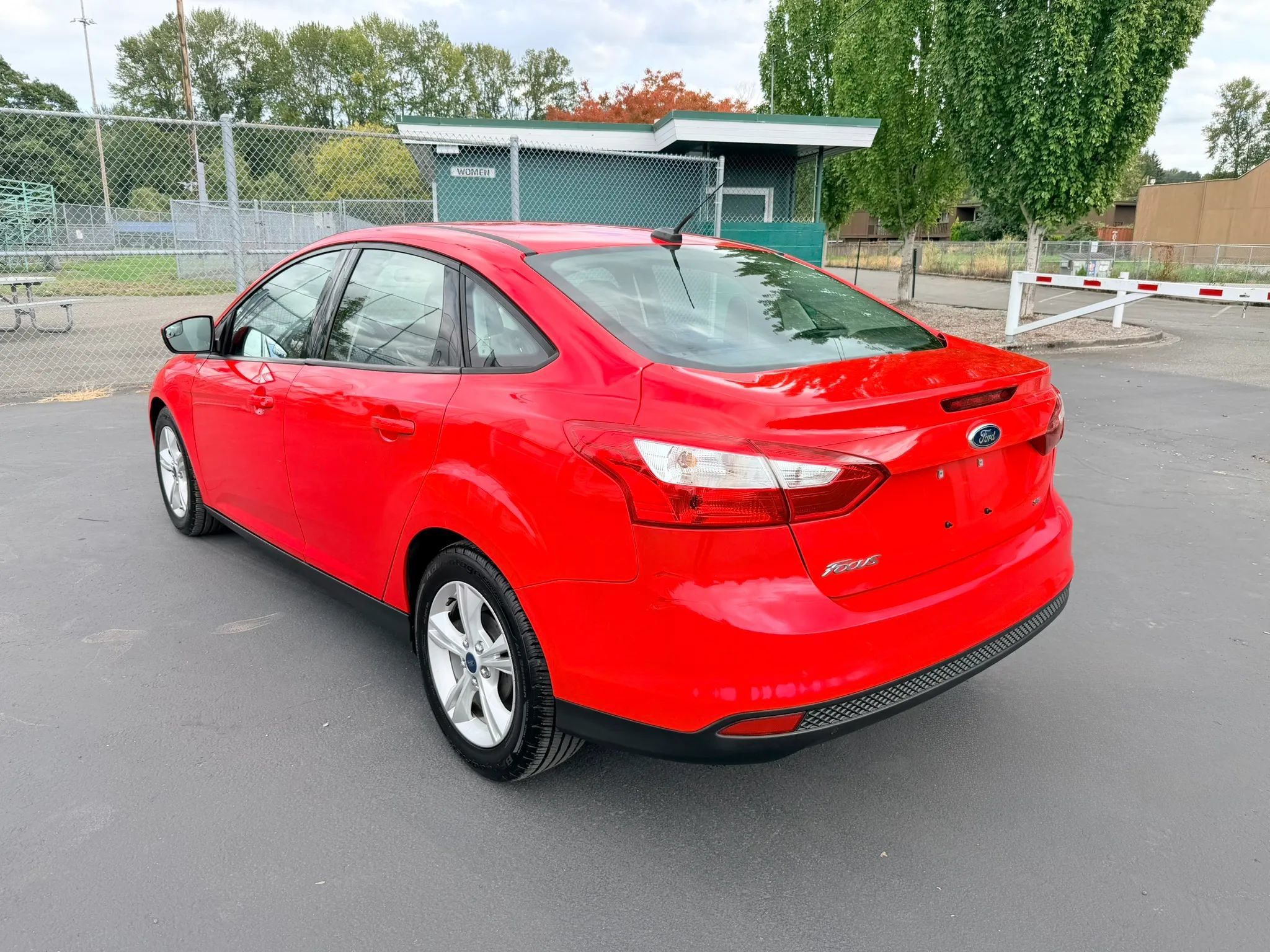 Used 2014 Ford Focus SE FWD image 3