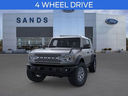 New 2025 Ford Bronco Badlands image 2