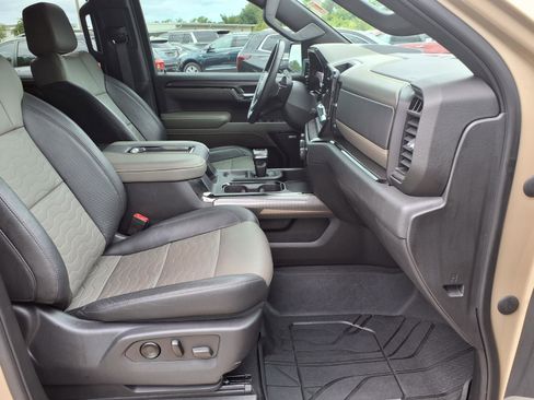Used 2022 Chevrolet Silverado 1500 ZR2 w/ Technology Package AWD/4WD image 11