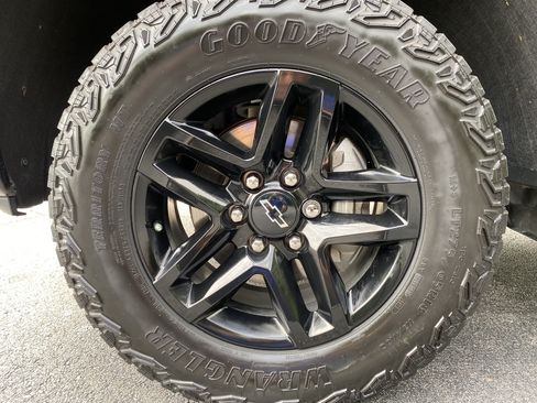 Used 2023 Chevrolet Silverado 1500 Custom Trail Boss AWD/4WD image 18