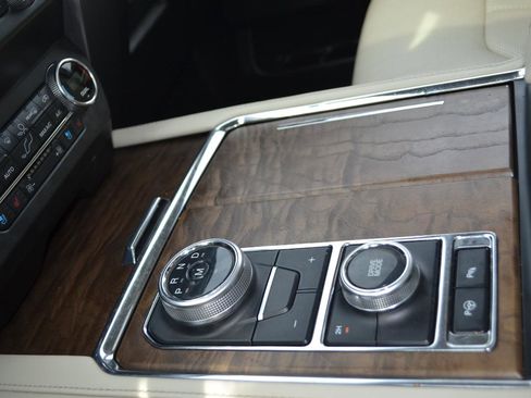 Used 2019 Ford Expedition Platinum image 25