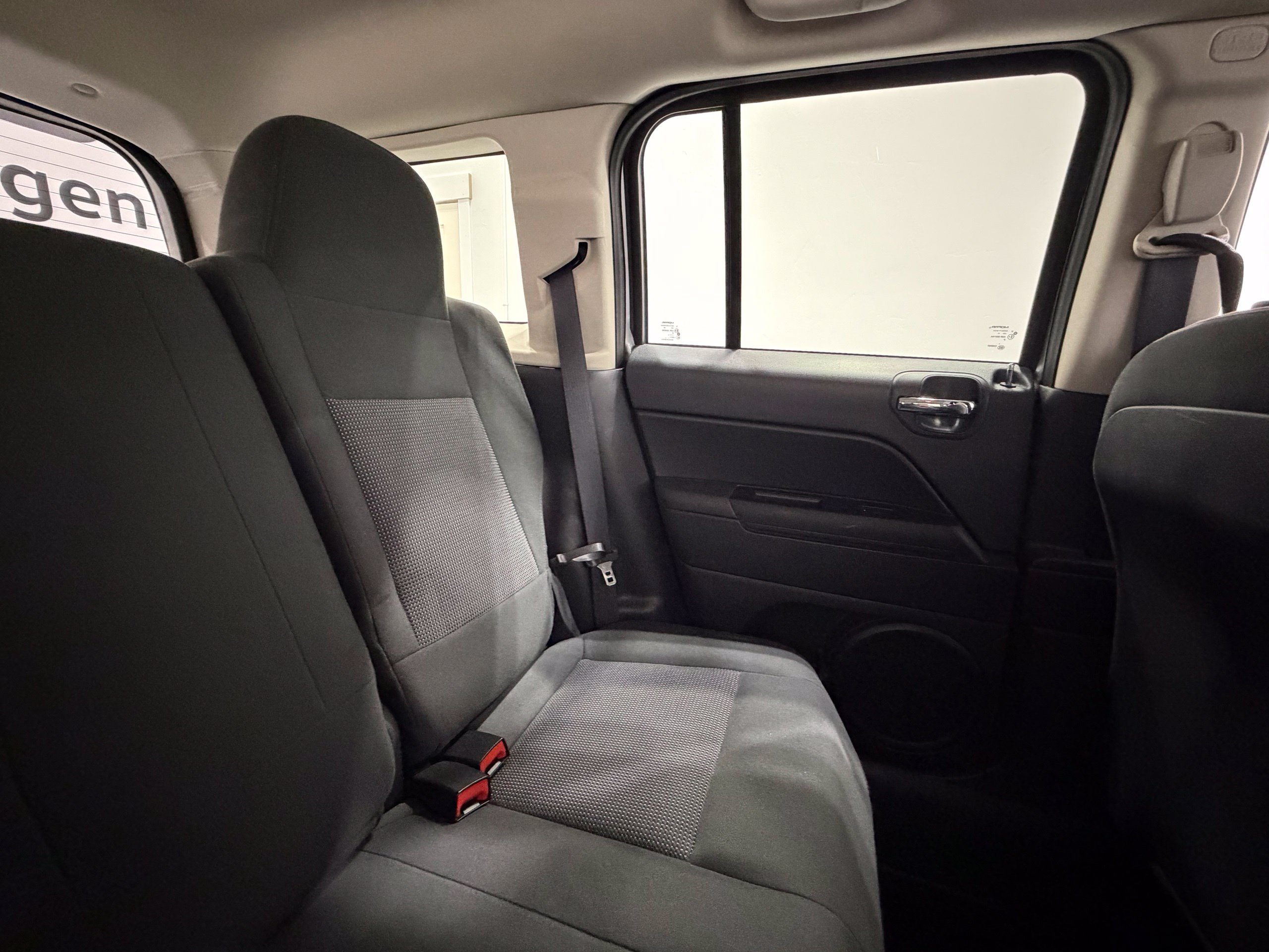 Used 2015 Jeep Patriot Latitude FWD image 31