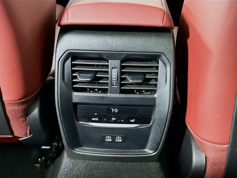 Used 2025 BMW 330i Sedan w/ Convenience Package image 26