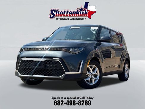 Used 2025 Kia Soul LX w/ LX Technology Package FWD image 1