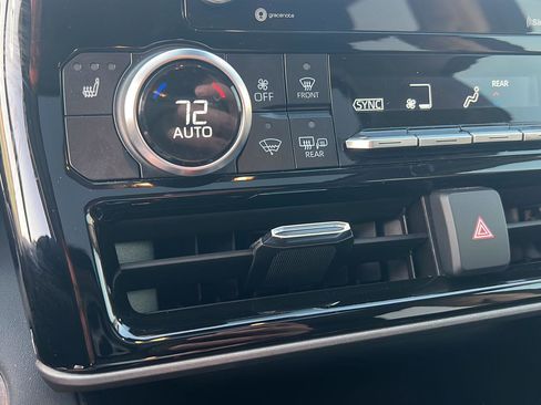 Used 2022 Toyota Highlander XLE image 29