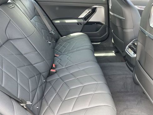 Used 2025 BMW i7 xDrive60 AWD/4WD image 14