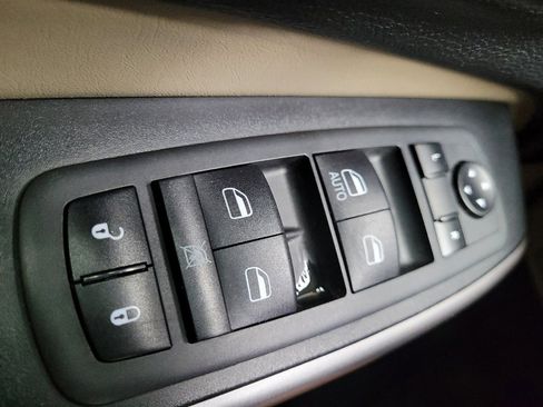 Used 2019 Jeep Cherokee Latitude w/ Popular Appearance Group image 27