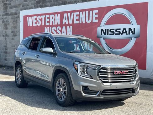 Used 2024 GMC Terrain SLT image 2