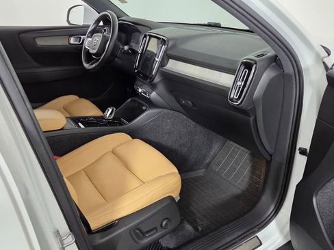 Used 2019 Volvo XC40 T5 Inscription image 34