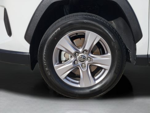 Used 2025 Toyota RAV4 XLE FWD image 30