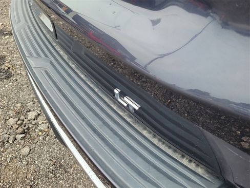 Used 2023 Chevrolet Suburban LT image 8