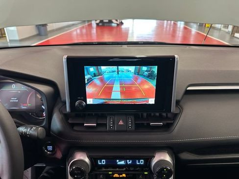Used 2023 Toyota RAV4 XLE Premium image 23