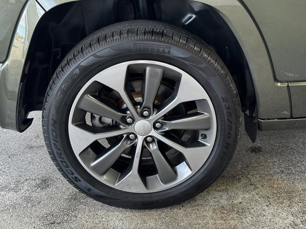 Used 2019 Jeep Cherokee Overland w/ Technology Group AWD/4WD image 24