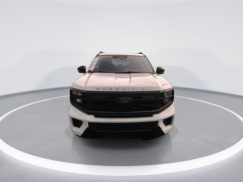 Used 2025 Ford Expedition Active image 3