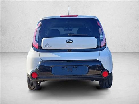 Used 2016 Kia Soul + image 6