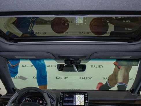 Used 2019 Toyota Avalon Limited image 14