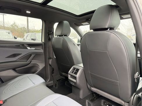 New 2026 Volkswagen Tiguan SE R-Line FWD image 18