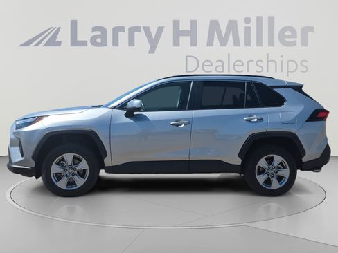 Used 2025 Toyota RAV4 XLE AWD/4WD image 2