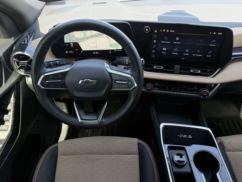 Used 2025 Chevrolet Equinox ACTIV w/ Safety and Technology Package FWD image 12