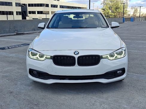 Used 2018 BMW 320i xDrive Sedan w/ Convenience Package image 6