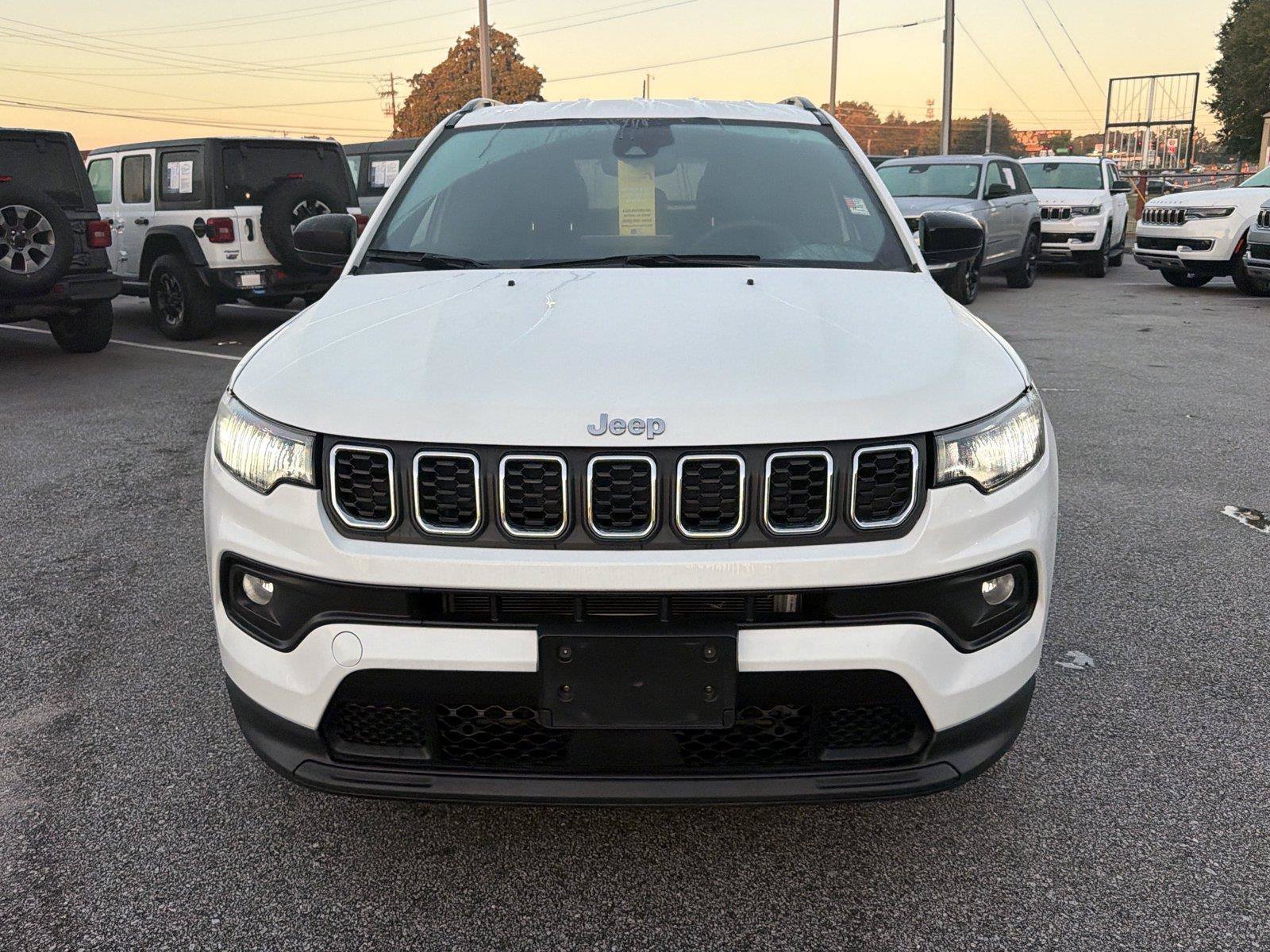 Used 2024 Jeep Compass Latitude AWD/4WD image 3