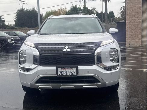 Used 2023 Mitsubishi Outlander SEL image 2