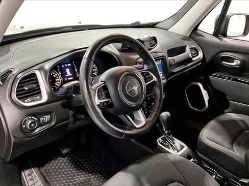 Used 2019 Jeep Renegade Latitude w/ Cold Weather Group image 17