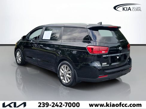 Used 2021 Kia Sedona EX FWD image 4