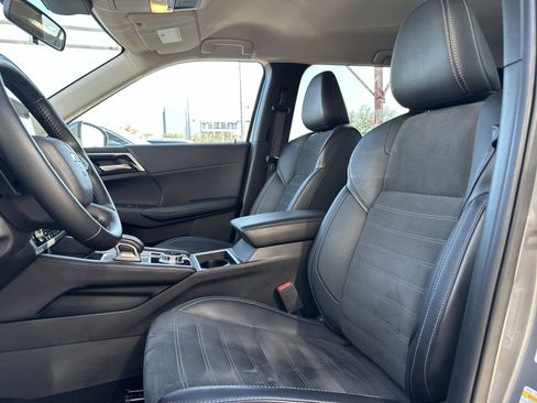 Used 2024 Mitsubishi Outlander SE Black Edition image 13