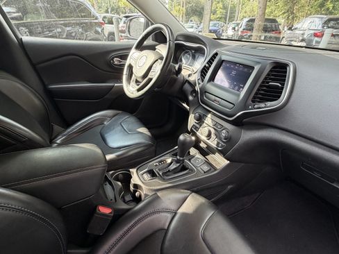 Used 2019 Jeep Cherokee Latitude Plus FWD image 47