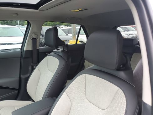 New 2025 Kia Niro SX Touring image 20