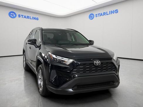 Used 2025 Toyota RAV4 XLE AWD/4WD image 14