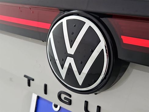 New 2026 Volkswagen Tiguan SE R-Line image 11