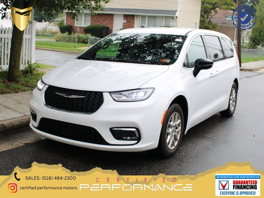 Used 2025 Chrysler Pacifica Select FWD image 1