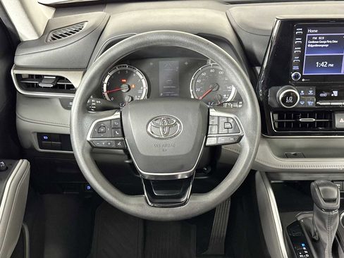 Used 2021 Toyota Highlander L image 14