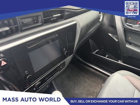 Used 2018 Toyota Corolla LE image 10