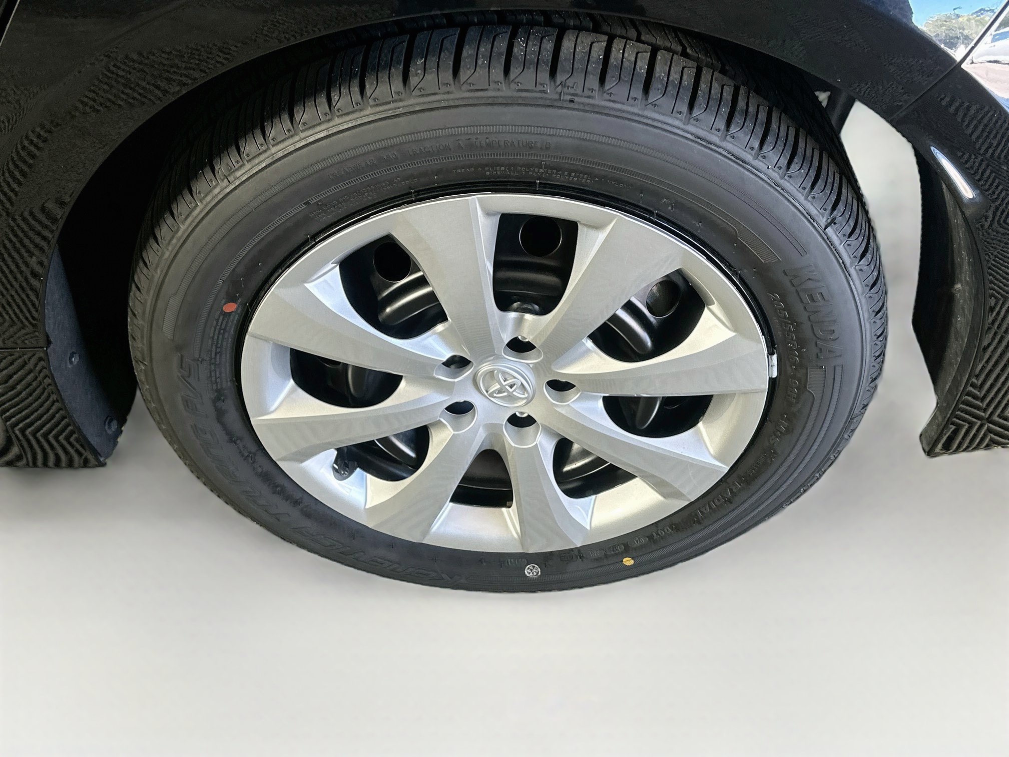 Used 2026 Toyota Corolla LE FWD image 11