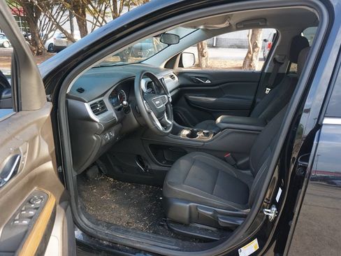 Used 2023 GMC Acadia SLE FWD image 2